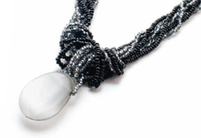 Exemple d'usage Pierres pr�cieuses: Collier
